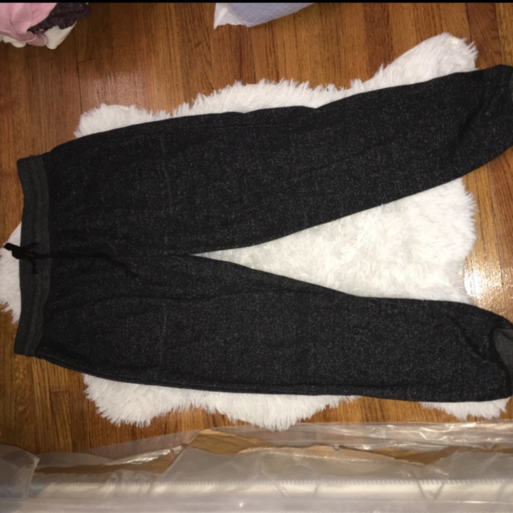 Sweatpants (in gray/black)